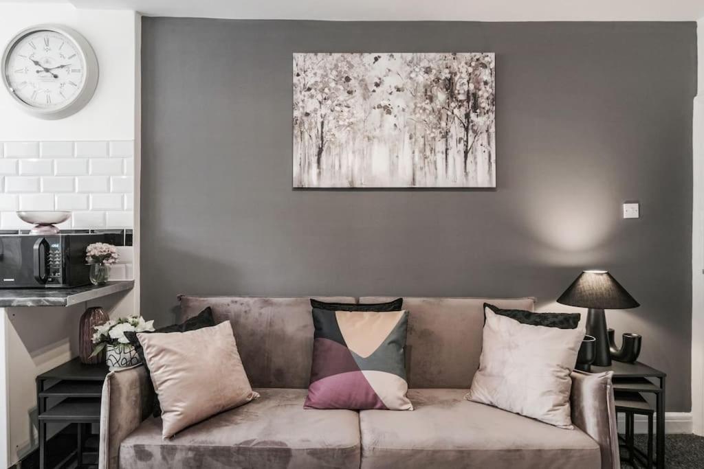 Апартаменты 4 Bed Flat Sleeps Up To 9 Close To Brixton Лондон