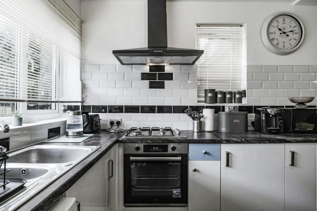 4 Bed Flat Sleeps Up To 9 Close To Brixton Лондон