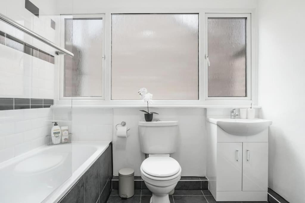 4 Bed Flat Sleeps Up To 9 Close To Brixton Лондон